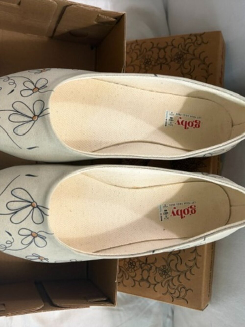 Goby Daisies ballet flats Sz 38/7.5 NIB